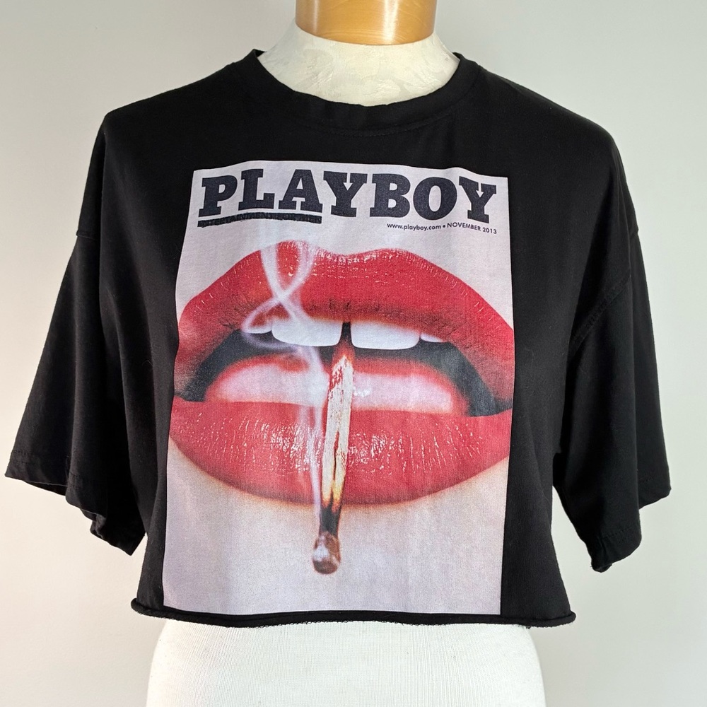 Playboy x Missguided Cropped Tee Short Sleeves
Magazine Cover Print Shirt
